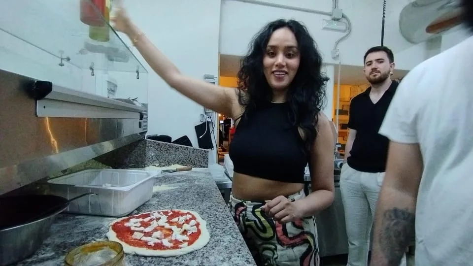 Naples: Pizza Making Class with Neapolitan Chef and Drink